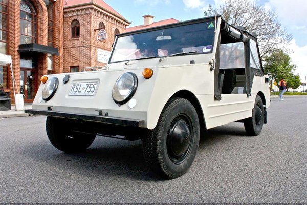 Volkswagen по дефиниция е масов производител, ориентиран към обема. Повечето от колите, които прави, се броят в милиони, а не в стотици или хиляди, но има някои редки изключения.
Австралийско подразделение разработи базиран на Beetle отворен модел, наречен Country Buggy. Неговите създатели го замислиха като автомобил, който ще отговаря на нуждите както на фермери и сърфисти, така и на войници. Искаха да го направят и амфибия, но ръководителите в Германия наложиха вето върху харчовете. Производството на Country Buggy остана прекалено скъпо, така че се появиха 1956 бройки.